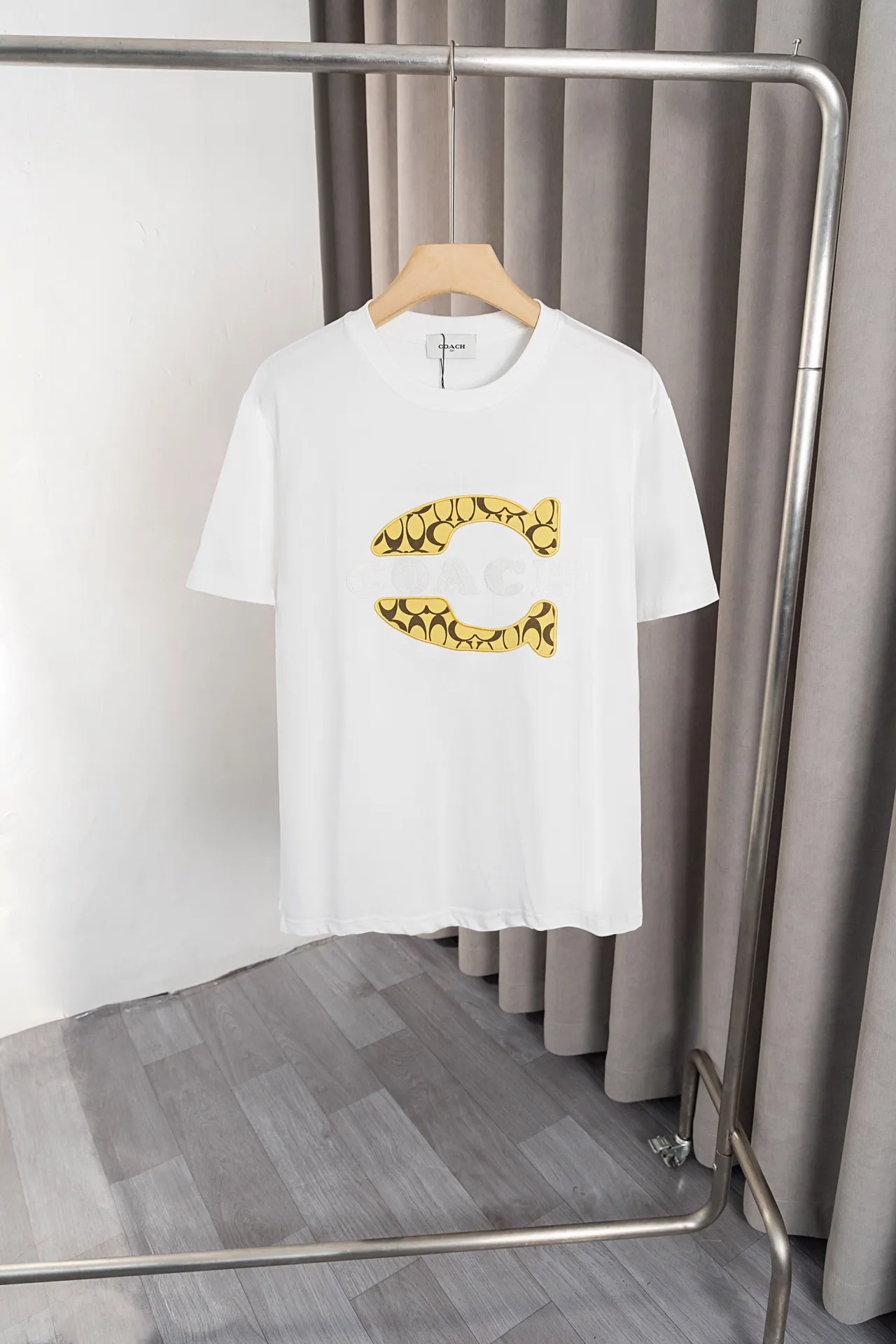 X 013 COACH𦸅Chi 25ss New Arrival T-shirt, embroidery craft brand logo Classic design, highly customized, double gauze pure cotton fabric, soft fabric, fashionable Versatile, Same Style for men and women. Color: Black, White Size: S～XXL Request a copy